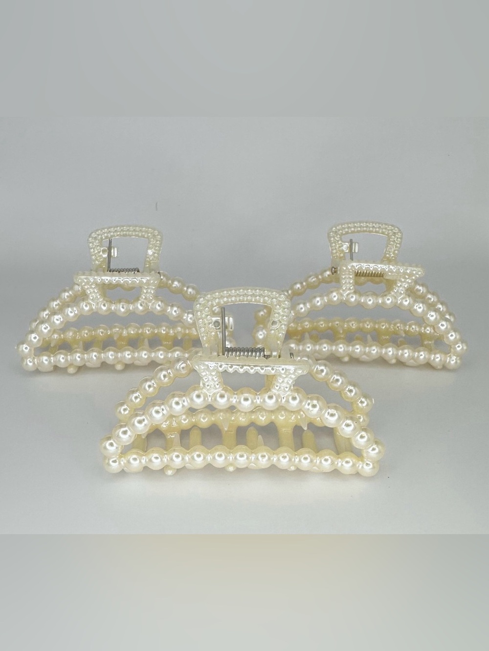 Pearl Effect Cream Hair Claw Clip - Brand Unspecified